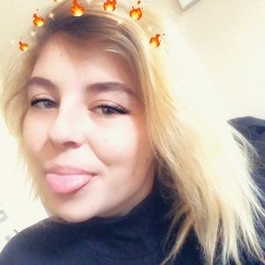 Meet your Posher, Caitlin